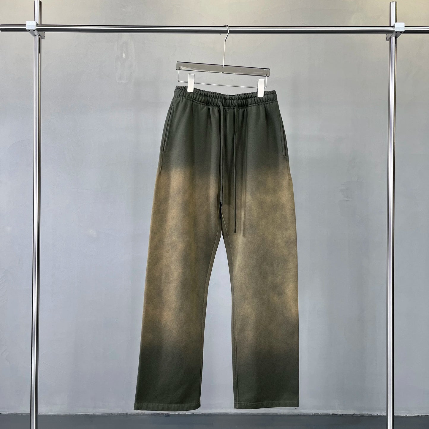 Spray-dyed sweatpants XL47